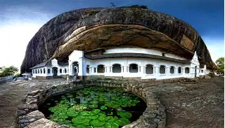 Golden Buddha statues inside Dambulla Cave Temple